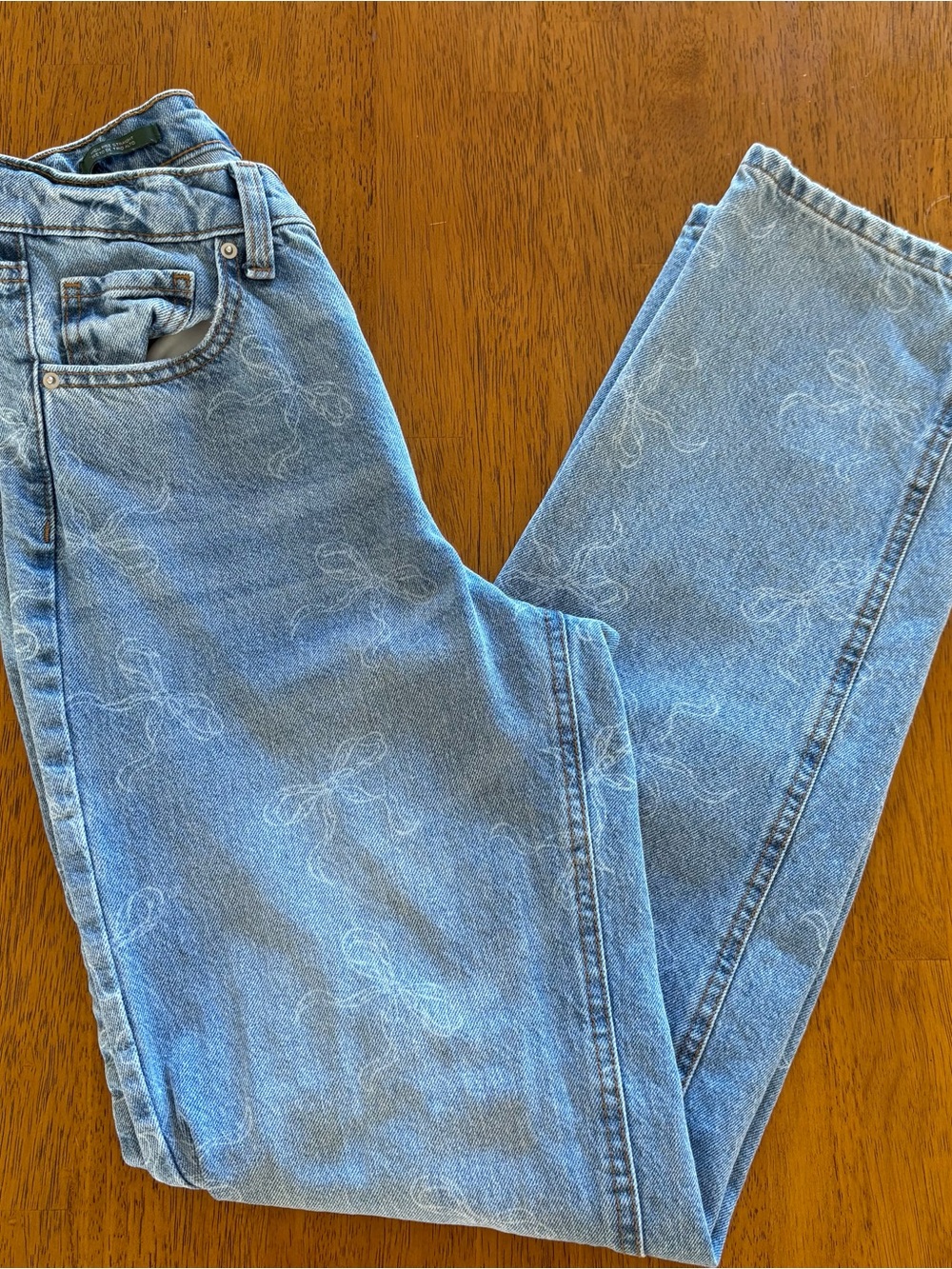 Jeans with bow details